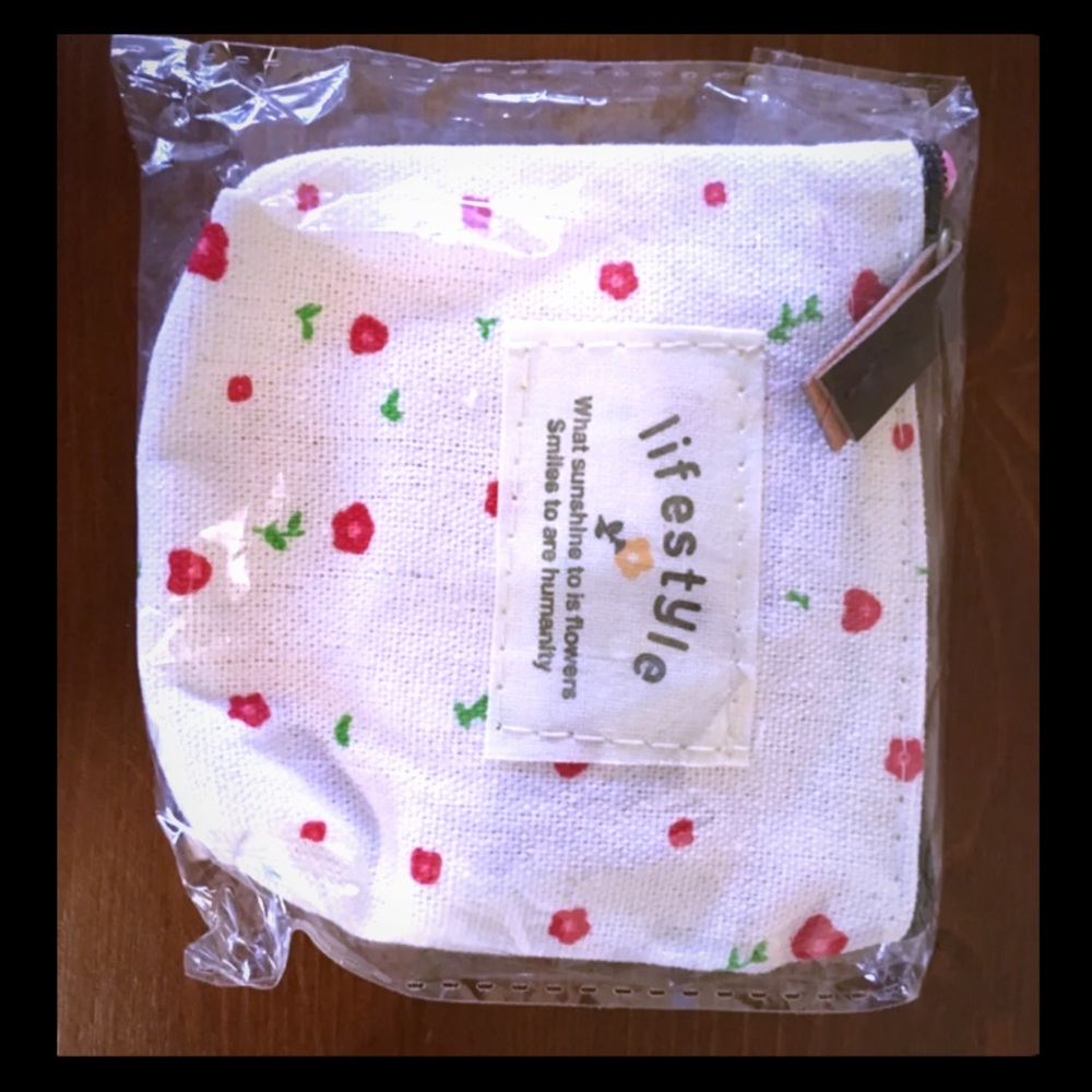 White Floral Change Purse *2 for $5*